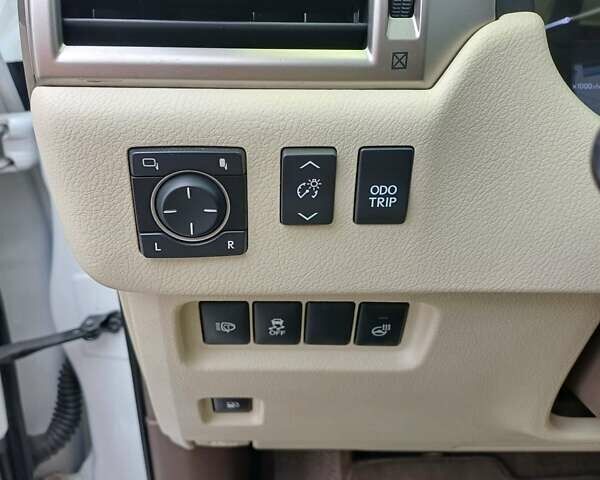 Білий Лексус ГХ, об'ємом двигуна 4.61 л та пробігом 152 тис. км за 25500 $, фото 17 на Automoto.ua