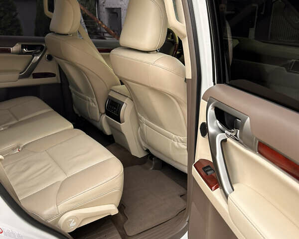 Белый Лексус ГХ, объемом двигателя 4.61 л и пробегом 152 тыс. км за 25000 $, фото 13 на Automoto.ua