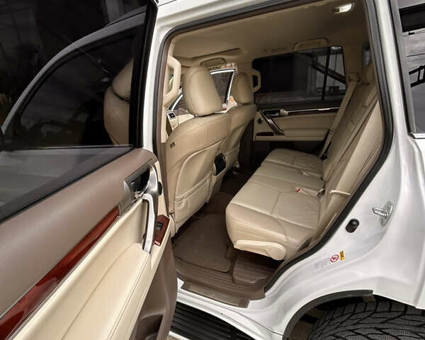 Белый Лексус ГХ, объемом двигателя 4.61 л и пробегом 152 тыс. км за 25000 $, фото 11 на Automoto.ua