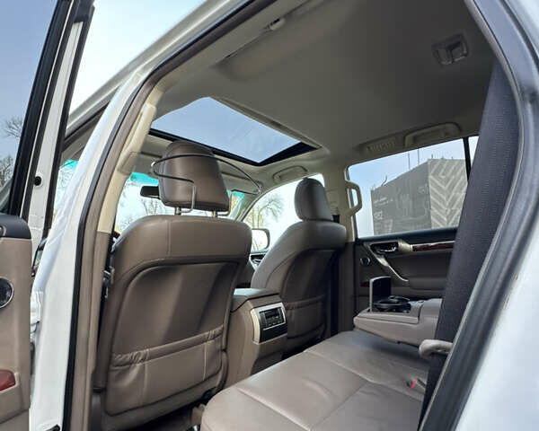 Білий Лексус ГХ, об'ємом двигуна 4.61 л та пробігом 149 тис. км за 30999 $, фото 100 на Automoto.ua