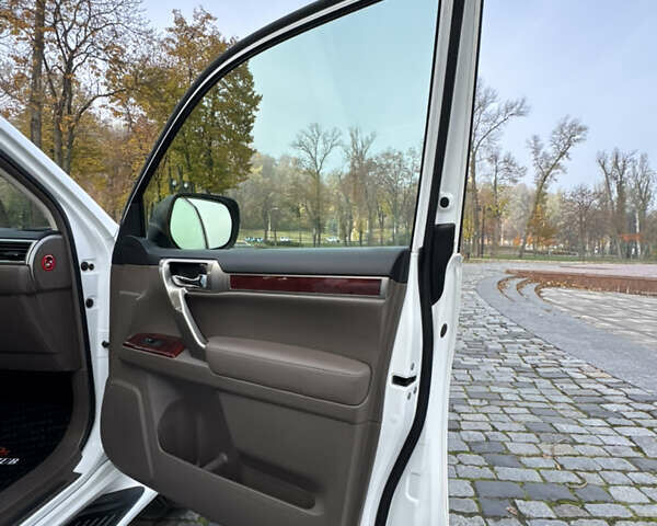 Білий Лексус ГХ, об'ємом двигуна 4.61 л та пробігом 149 тис. км за 30999 $, фото 15 на Automoto.ua