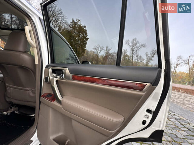 Білий Лексус ГХ, об'ємом двигуна 4.61 л та пробігом 149 тис. км за 30999 $, фото 105 на Automoto.ua