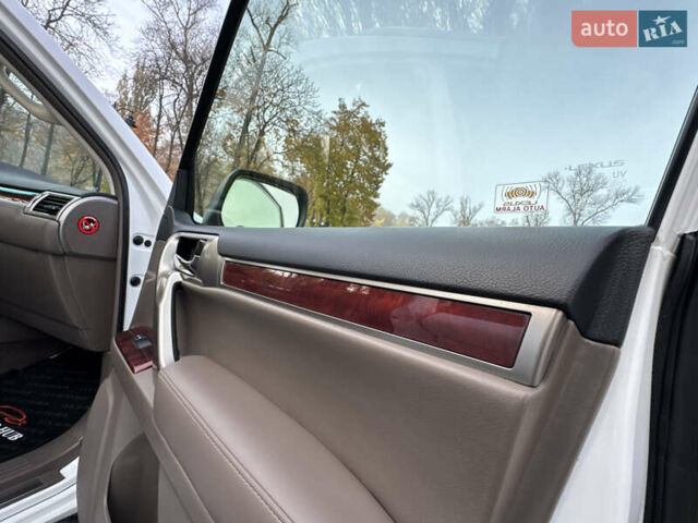 Білий Лексус ГХ, об'ємом двигуна 4.61 л та пробігом 149 тис. км за 30999 $, фото 17 на Automoto.ua