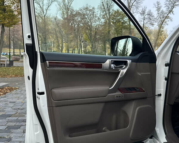 Білий Лексус ГХ, об'ємом двигуна 4.61 л та пробігом 149 тис. км за 30999 $, фото 131 на Automoto.ua