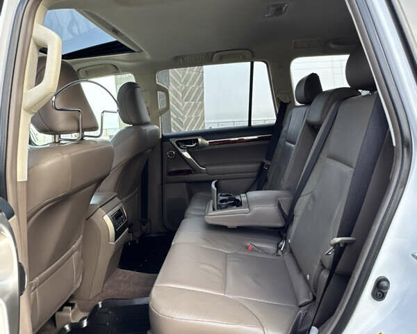 Білий Лексус ГХ, об'ємом двигуна 4.61 л та пробігом 149 тис. км за 30999 $, фото 11 на Automoto.ua