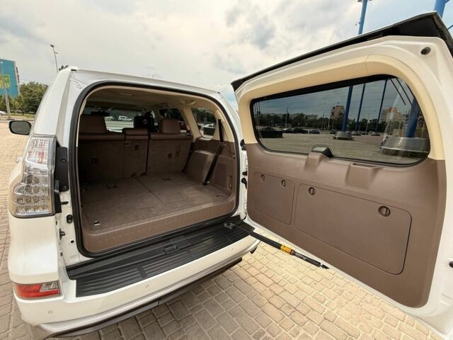 Белый Лексус ГХ, объемом двигателя 4.6 л и пробегом 240 тыс. км за 31999 $, фото 19 на Automoto.ua