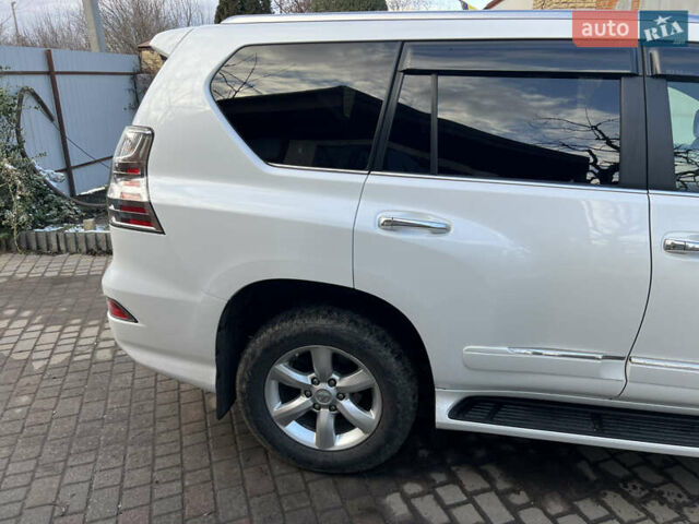 Белый Лексус ГХ, объемом двигателя 4.6 л и пробегом 230 тыс. км за 32000 $, фото 3 на Automoto.ua