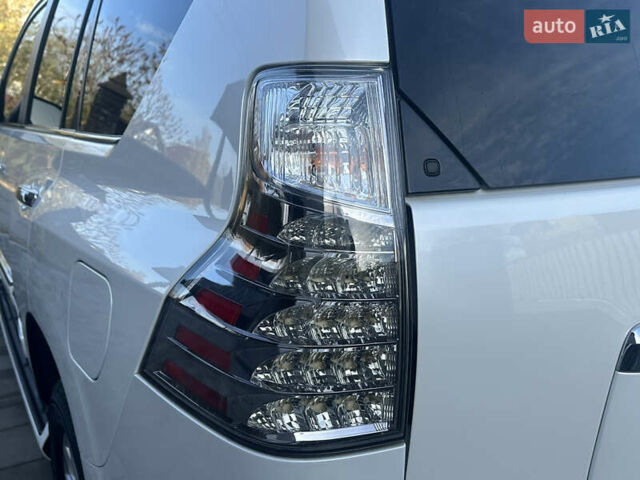 Білий Лексус ГХ, об'ємом двигуна 4.61 л та пробігом 212 тис. км за 29999 $, фото 30 на Automoto.ua