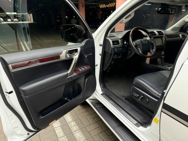 Білий Лексус ГХ, об'ємом двигуна 4.6 л та пробігом 63 тис. км за 30000 $, фото 4 на Automoto.ua