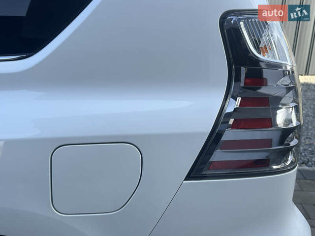 Білий Лексус ГХ, об'ємом двигуна 4.61 л та пробігом 212 тис. км за 29999 $, фото 28 на Automoto.ua