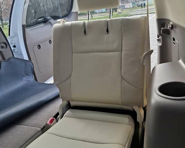 Белый Лексус ГХ, объемом двигателя 4.61 л и пробегом 141 тыс. км за 34500 $, фото 22 на Automoto.ua