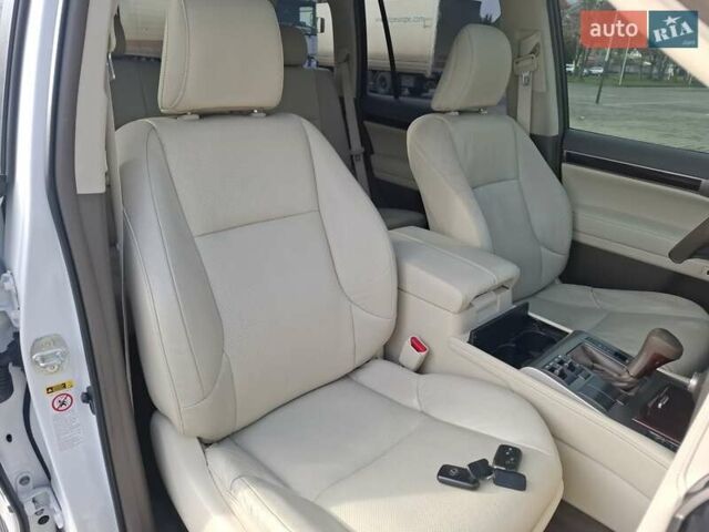 Белый Лексус ГХ, объемом двигателя 4.61 л и пробегом 141 тыс. км за 34500 $, фото 46 на Automoto.ua