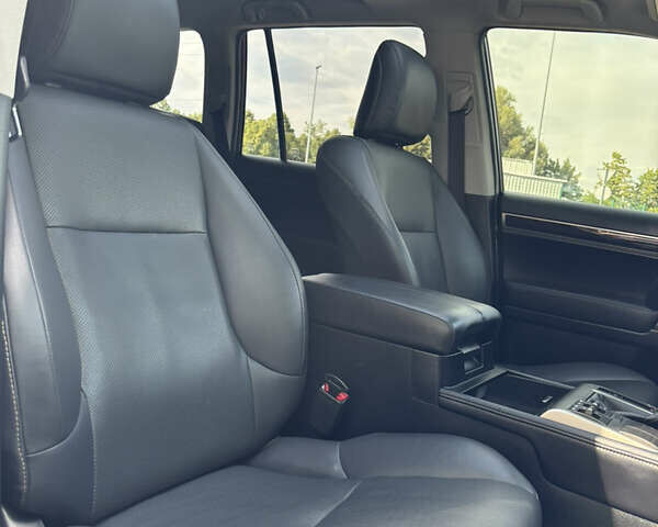 Білий Лексус ГХ, об'ємом двигуна 4.61 л та пробігом 170 тис. км за 37000 $, фото 11 на Automoto.ua