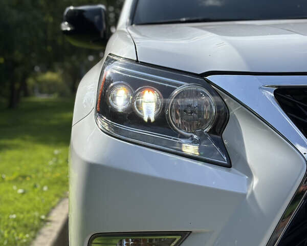 Білий Лексус ГХ, об'ємом двигуна 4.61 л та пробігом 170 тис. км за 37000 $, фото 10 на Automoto.ua