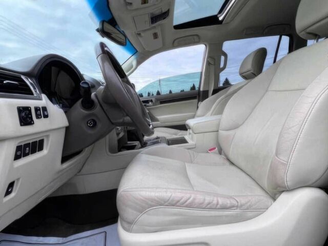 Білий Лексус ГХ, об'ємом двигуна 0 л та пробігом 48 тис. км за 17400 $, фото 6 на Automoto.ua