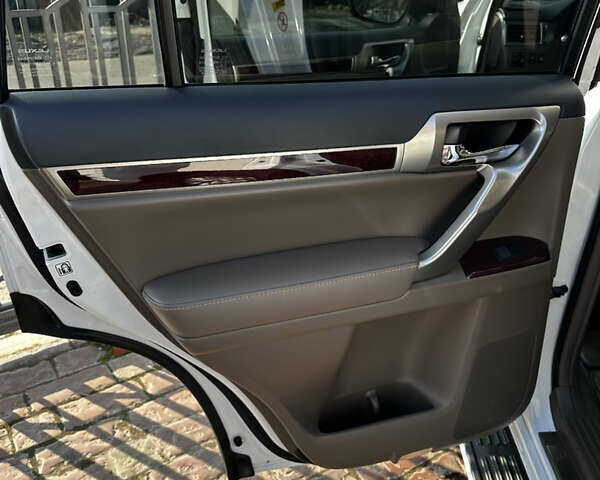 Білий Лексус ГХ, об'ємом двигуна 4.61 л та пробігом 112 тис. км за 38500 $, фото 31 на Automoto.ua