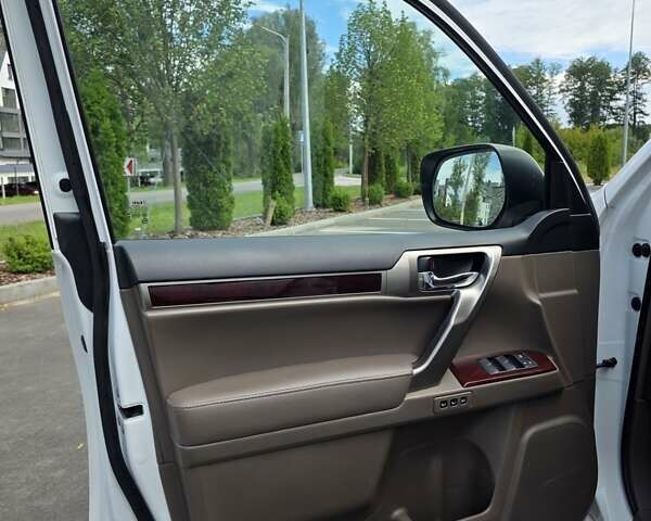 Белый Лексус ГХ, объемом двигателя 4.61 л и пробегом 181 тыс. км за 35500 $, фото 4 на Automoto.ua