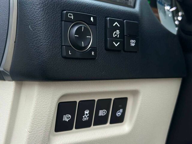 Белый Лексус ГХ, объемом двигателя 4.6 л и пробегом 10 тыс. км за 47500 $, фото 23 на Automoto.ua