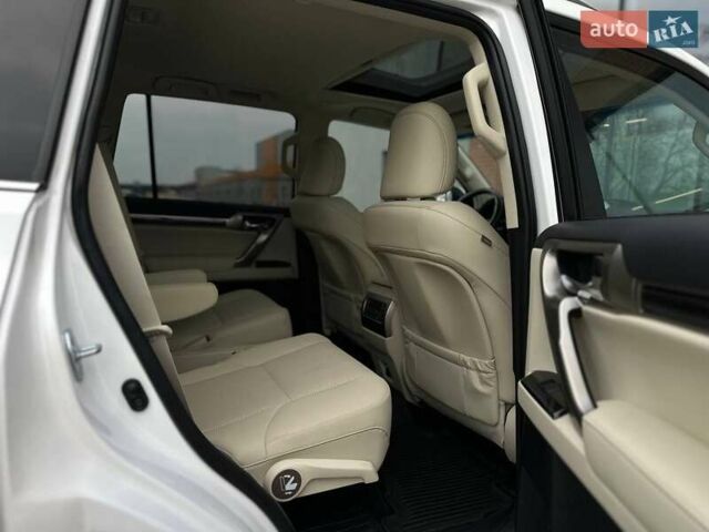 Белый Лексус ГХ, объемом двигателя 4.61 л и пробегом 10 тыс. км за 49990 $, фото 18 на Automoto.ua