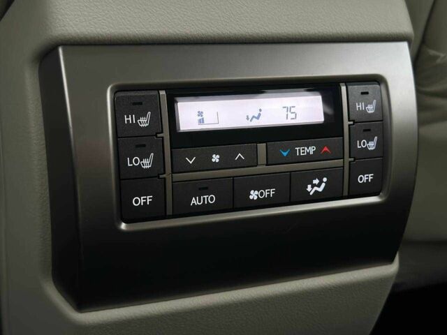 Белый Лексус ГХ, объемом двигателя 4.6 л и пробегом 10 тыс. км за 47500 $, фото 16 на Automoto.ua