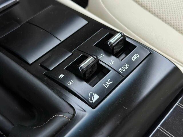 Белый Лексус ГХ, объемом двигателя 4.6 л и пробегом 10 тыс. км за 47500 $, фото 22 на Automoto.ua