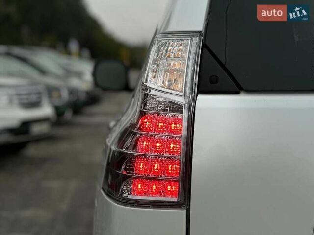 Білий Лексус ГХ, об'ємом двигуна 4.61 л та пробігом 10 тис. км за 47500 $, фото 8 на Automoto.ua