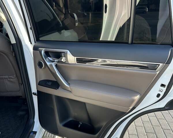 Белый Лексус ГХ, объемом двигателя 4.61 л и пробегом 13 тыс. км за 74999 $, фото 34 на Automoto.ua