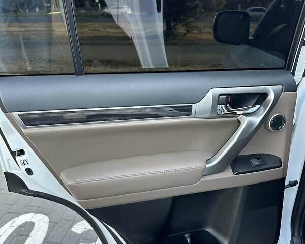 Белый Лексус ГХ, объемом двигателя 4.61 л и пробегом 13 тыс. км за 74999 $, фото 23 на Automoto.ua