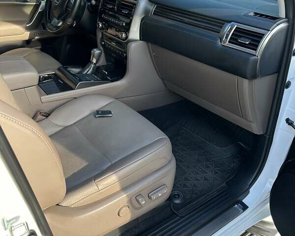 Белый Лексус ГХ, объемом двигателя 4.61 л и пробегом 13 тыс. км за 74999 $, фото 32 на Automoto.ua