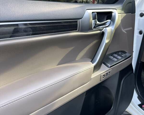 Белый Лексус ГХ, объемом двигателя 4.61 л и пробегом 13 тыс. км за 74999 $, фото 30 на Automoto.ua