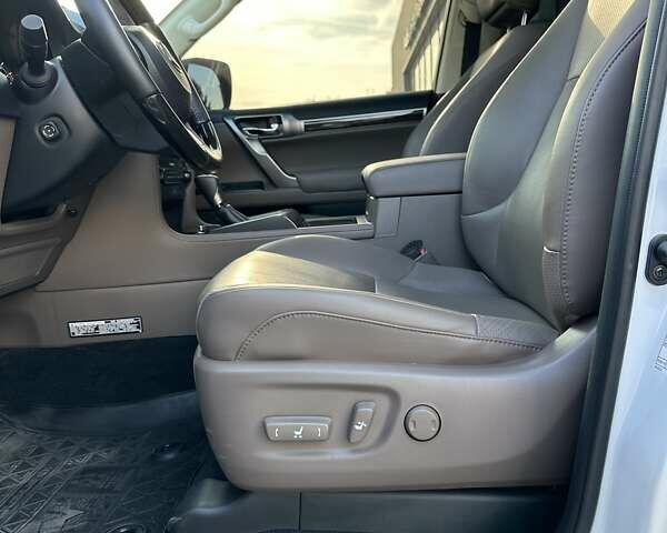 Белый Лексус ГХ, объемом двигателя 4.61 л и пробегом 13 тыс. км за 74999 $, фото 29 на Automoto.ua