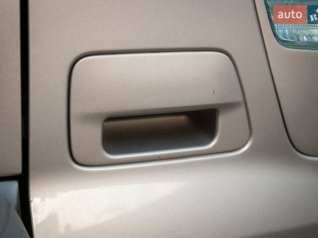 Бежевий Лексус ГХ, об'ємом двигуна 4.7 л та пробігом 203 тис. км за 18500 $, фото 51 на Automoto.ua