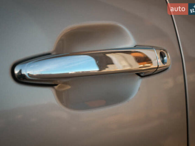 Бежевий Лексус ГХ, об'ємом двигуна 4.7 л та пробігом 203 тис. км за 18500 $, фото 48 на Automoto.ua