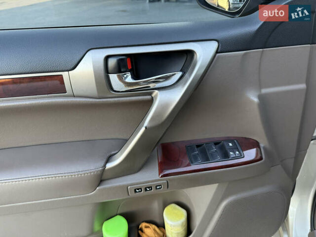 Лексус ГХ 2010 у Золочів на Automoto.ua Бежевий Лексус ГХ, об'ємом двигуна 4.61 л та пробігом 269 тис. км за 19200 $, фото 24 на Automoto.ua