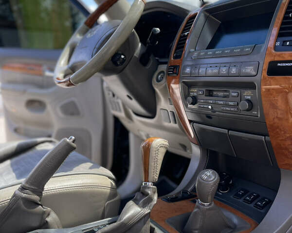 Черный Лексус ГХ, объемом двигателя 4.7 л и пробегом 200 тыс. км за 13500 $, фото 3 на Automoto.ua