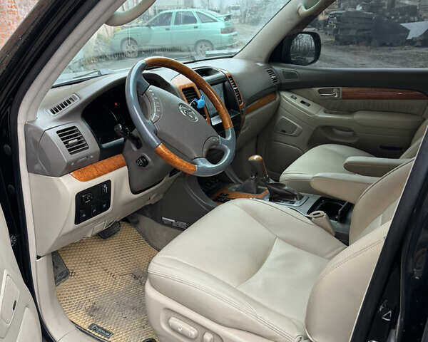 Черный Лексус ГХ, объемом двигателя 4.66 л и пробегом 300 тыс. км за 14000 $, фото 2 на Automoto.ua