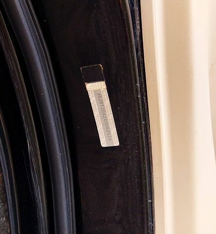 Черный Лексус ГХ, объемом двигателя 4.7 л и пробегом 96 тыс. км за 15700 $, фото 6 на Automoto.ua