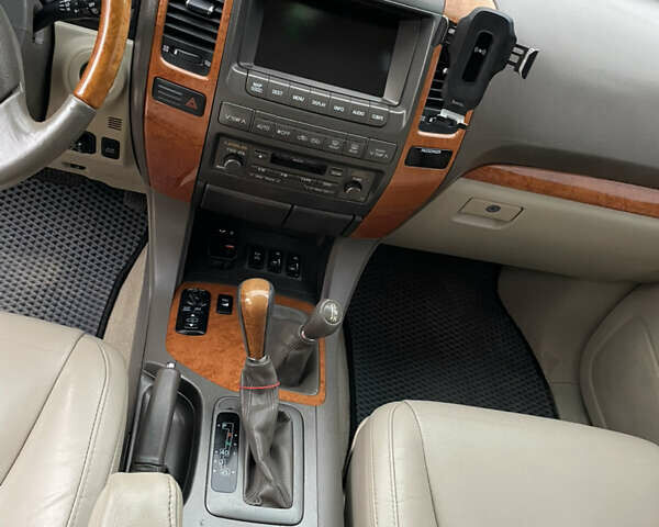 Черный Лексус ГХ, объемом двигателя 4.7 л и пробегом 288 тыс. км за 15800 $, фото 12 на Automoto.ua