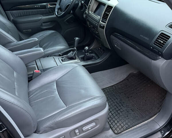 Чорний Лексус ГХ, об'ємом двигуна 4.7 л та пробігом 195 тис. км за 16300 $, фото 10 на Automoto.ua