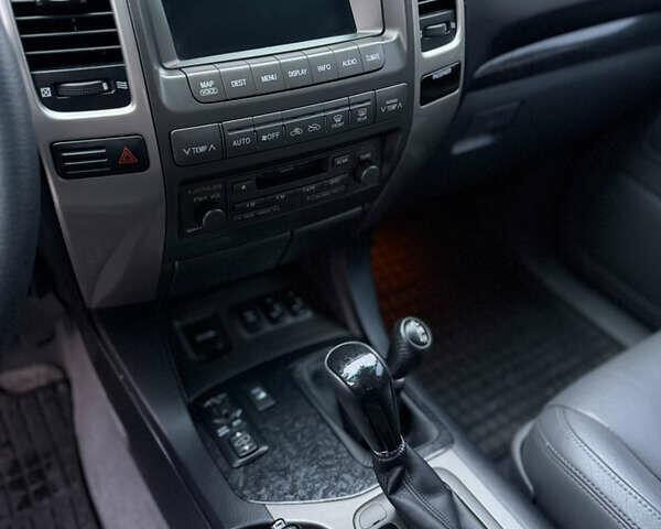 Чорний Лексус ГХ, об'ємом двигуна 4.7 л та пробігом 195 тис. км за 16300 $, фото 9 на Automoto.ua