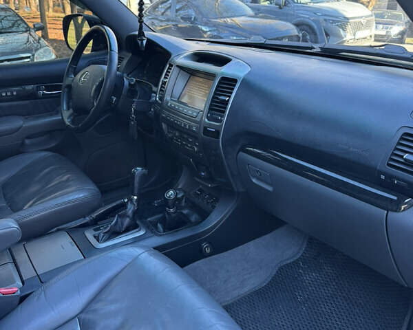 Черный Лексус ГХ, объемом двигателя 4.7 л и пробегом 300 тыс. км за 13999 $, фото 14 на Automoto.ua