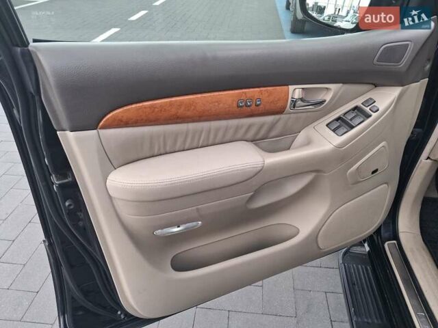 Черный Лексус ГХ, объемом двигателя 4.7 л и пробегом 318 тыс. км за 17500 $, фото 6 на Automoto.ua