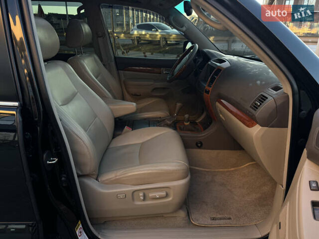 Черный Лексус ГХ, объемом двигателя 4.66 л и пробегом 328 тыс. км за 13650 $, фото 16 на Automoto.ua