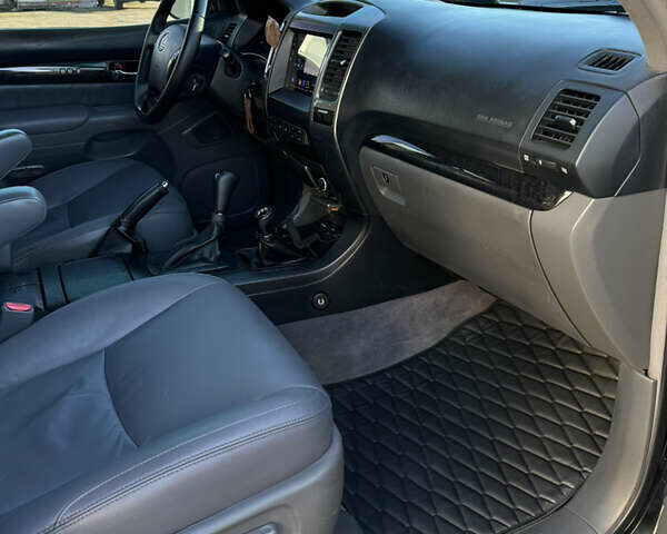 Черный Лексус ГХ, объемом двигателя 4.66 л и пробегом 285 тыс. км за 16000 $, фото 27 на Automoto.ua