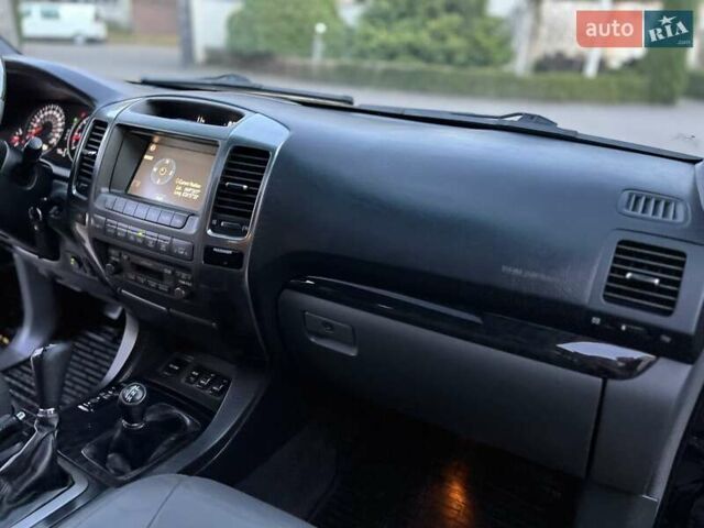 Лексус ГХ 2007 у Хмельницькому на Automoto.ua Чорний Лексус ГХ, об'ємом двигуна 4.7 л та пробігом 230 тис. км за 17900 $, фото 87 на Automoto.ua