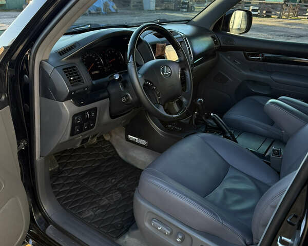 Черный Лексус ГХ, объемом двигателя 4.66 л и пробегом 285 тыс. км за 16000 $, фото 14 на Automoto.ua