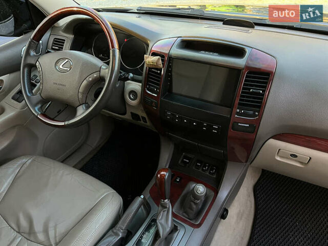 Черный Лексус ГХ, объемом двигателя 4.66 л и пробегом 271 тыс. км за 18000 $, фото 11 на Automoto.ua