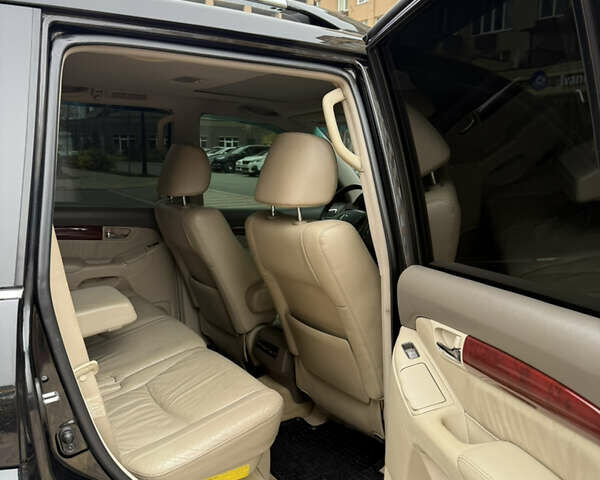 Чорний Лексус ГХ, об'ємом двигуна 4.66 л та пробігом 288 тис. км за 17800 $, фото 9 на Automoto.ua