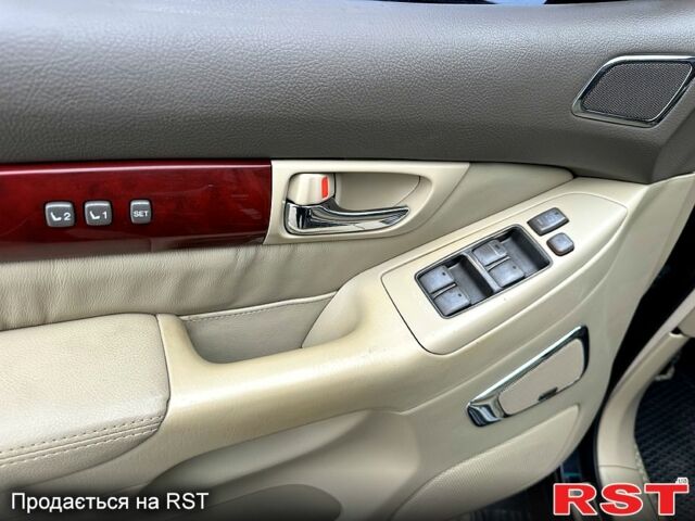Черный Лексус ГХ, объемом двигателя 47 л и пробегом 241 тыс. км за 16900 $, фото 12 на Automoto.ua