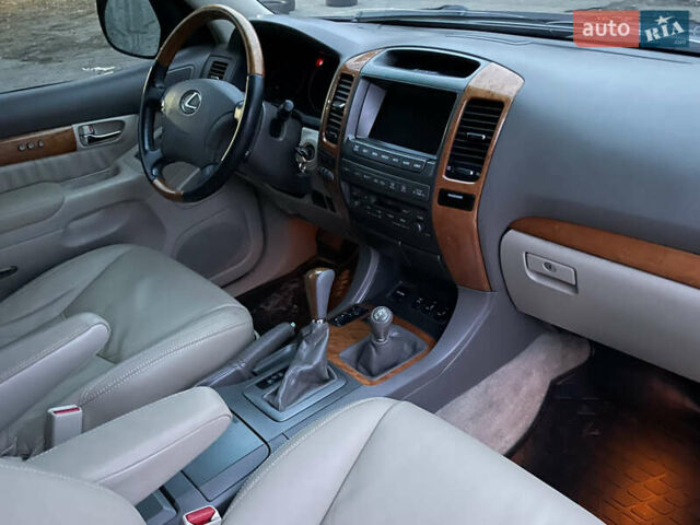 Черный Лексус ГХ, объемом двигателя 4.7 л и пробегом 235 тыс. км за 13800 $, фото 11 на Automoto.ua